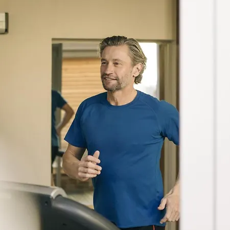 酒店 贡德耐奥克斯酒店 4*